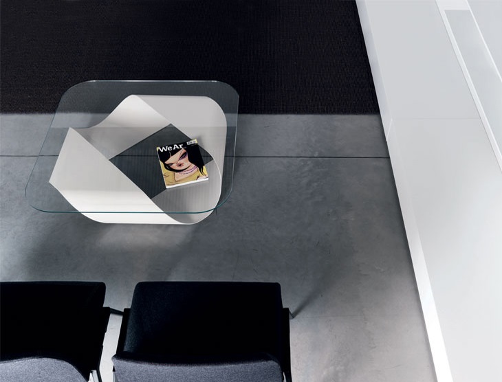 стол Paolo Lucidi и Luca Pevere стол Paolo Lucidi и Luca Pevere