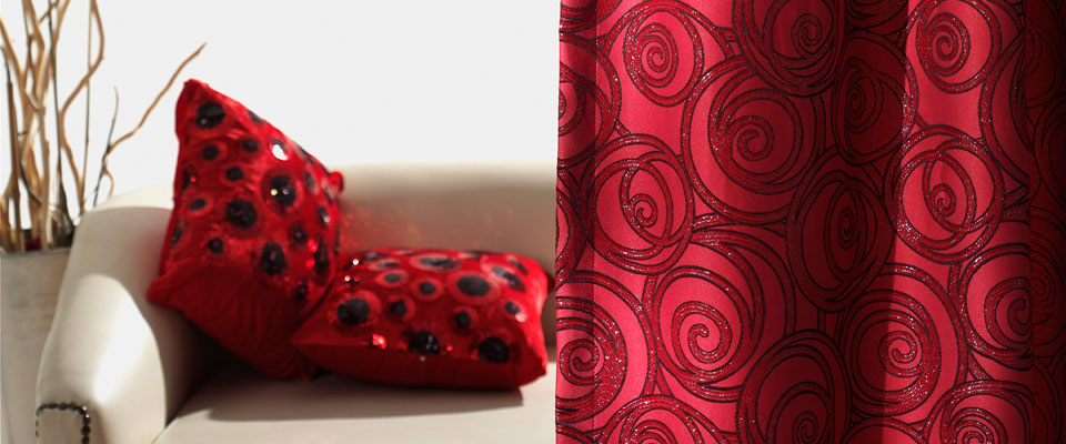 шторы и подушки красного цвета шторы и подушки красного цвета